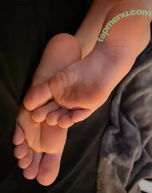 Bare Feet / barefeetpose nude photo #0301