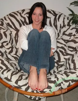 Bare Feet / barefeetpose nude photo #0456