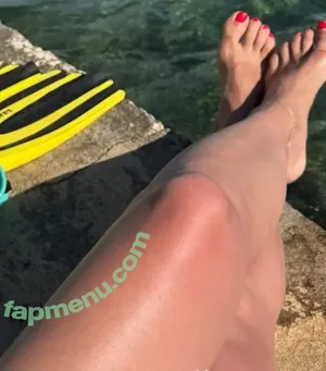 Bare Feet / barefeetpose nude photo #0545