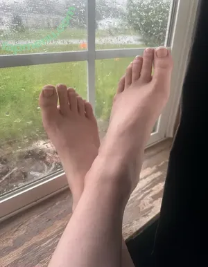 Bare Feet / barefeetpose nude photo #0777