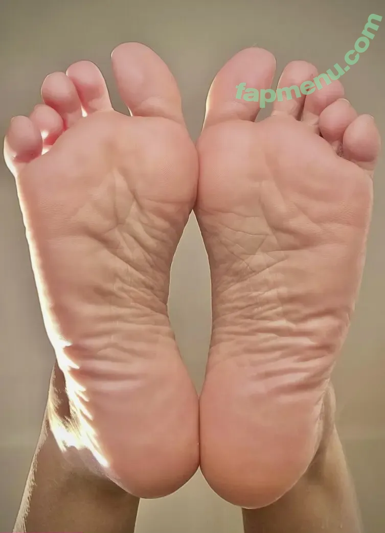 Bare Feet nude photo #0126 (barefeetpose)