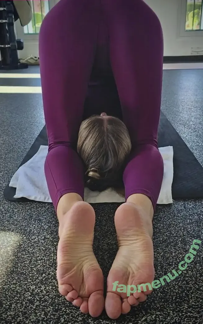 Bare Feet nude photo #0136 (barefeetpose)