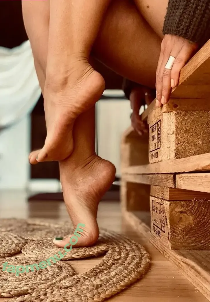 Bare Feet nude photo #0312 (barefeetpose)