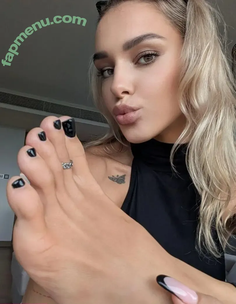 Bare Feet nude photo #0334 (barefeetpose)