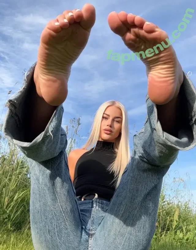 Bare Feet nude photo #0521 (barefeetpose)