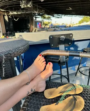 Bare Feet / barefeetpose nude photo #1371