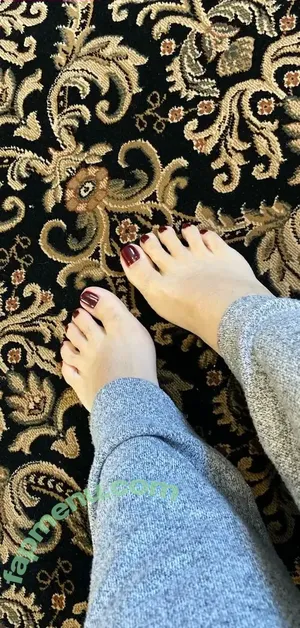 Bare Feet / barefeetpose nude photo #1456