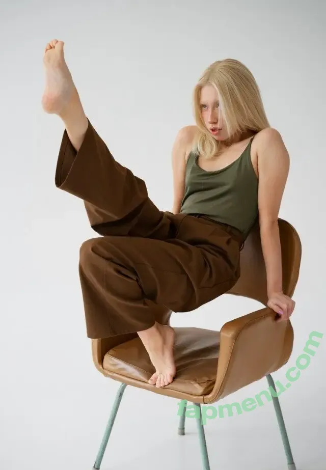 Bare Feet nude photo #1024 (barefeetpose)