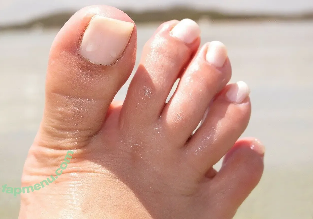 Bare Feet nude photo #1565 (barefeetpose)