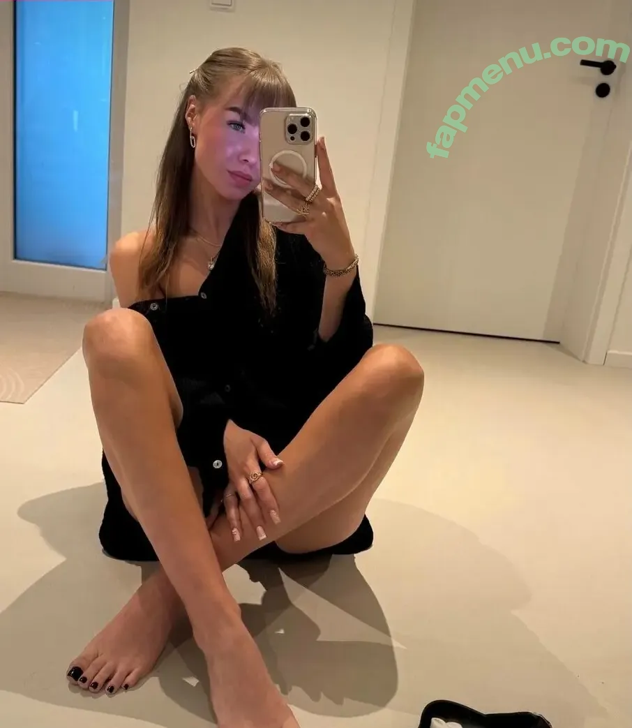 Barebylola nude photo #0036 (Barebylola)