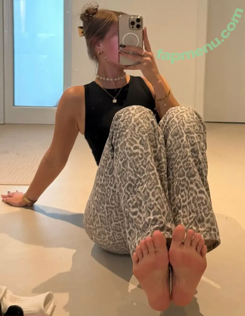 Barebylola nude photo #0060 (Barebylola)