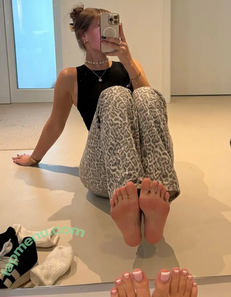 Barebylola nude photo #0062 (Barebylola)