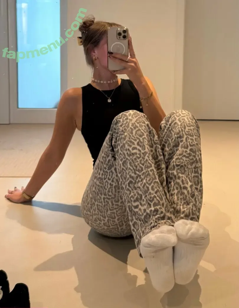 Barebylola nude photo #0066 (Barebylola)