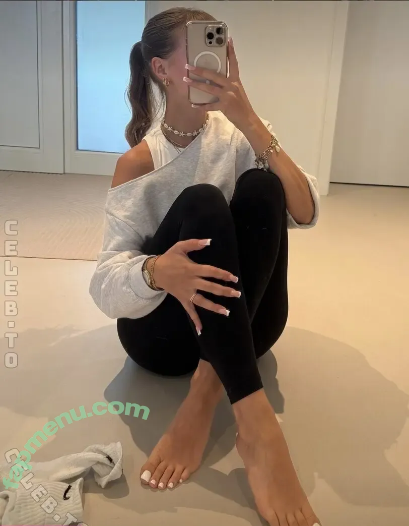 Barebylola nude photo #0122 (Barebylola)