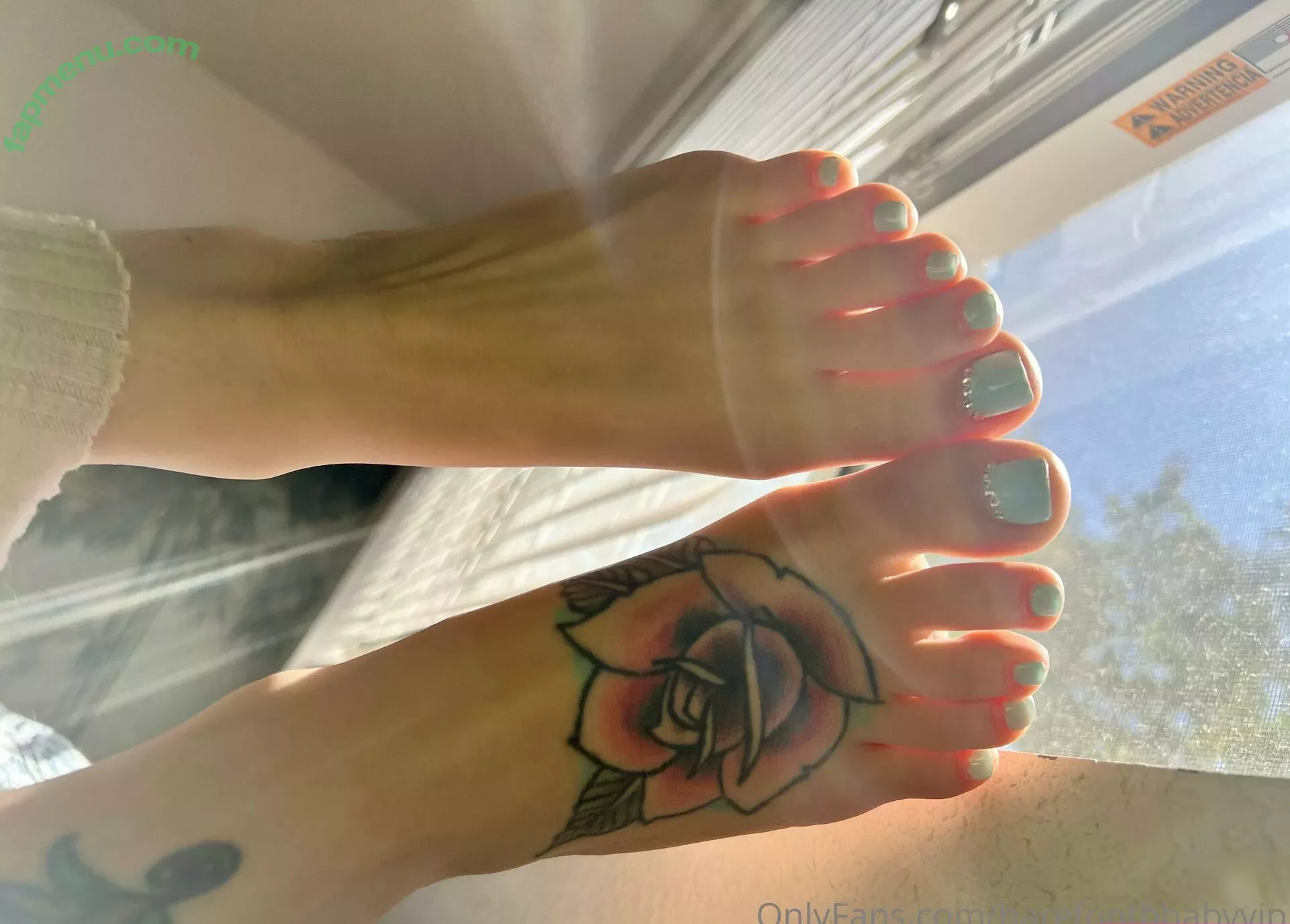 Barefootbbabyvip nude photo #0002 (Taylor / barefootbaybee)