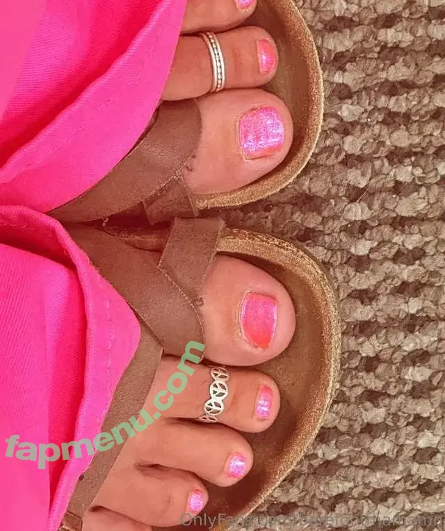 Barefootmamamn nude photo #0254 (therealbarefootmamamn)