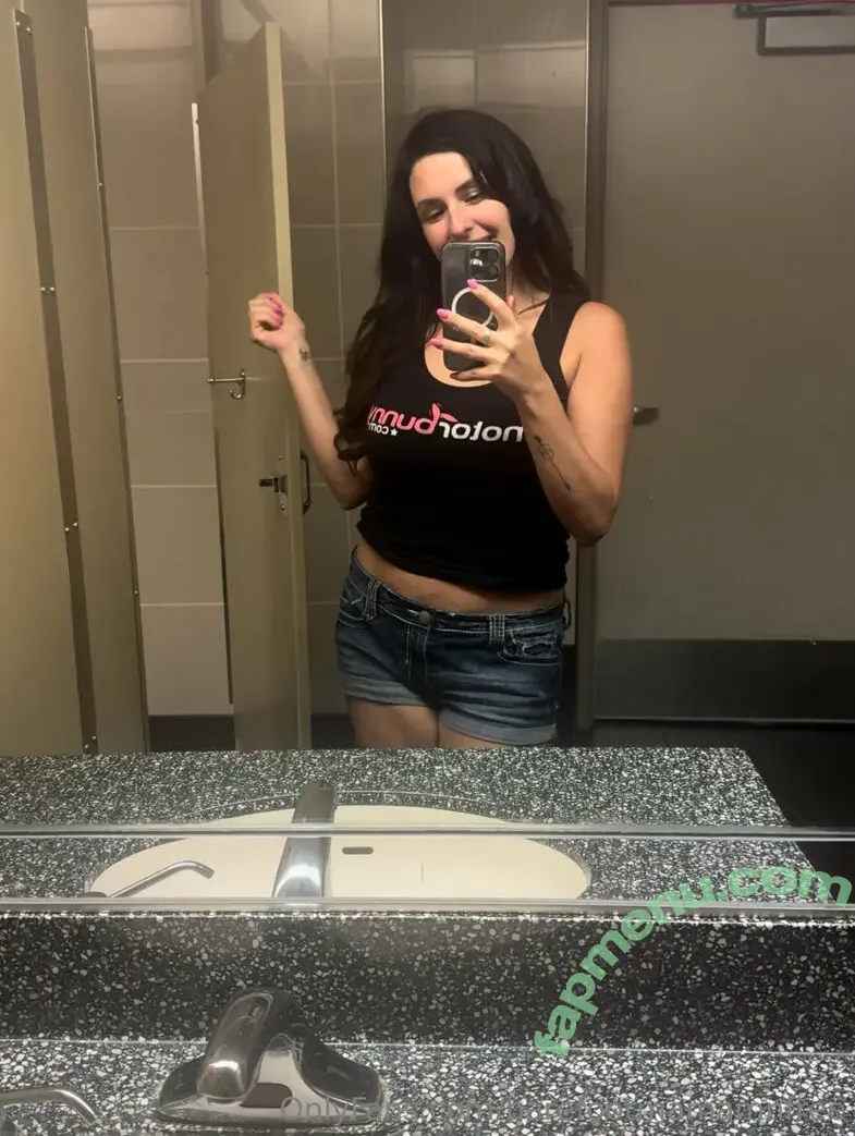 barefootmamamnfree nude photo #0052 (therealbarefootmamamn)