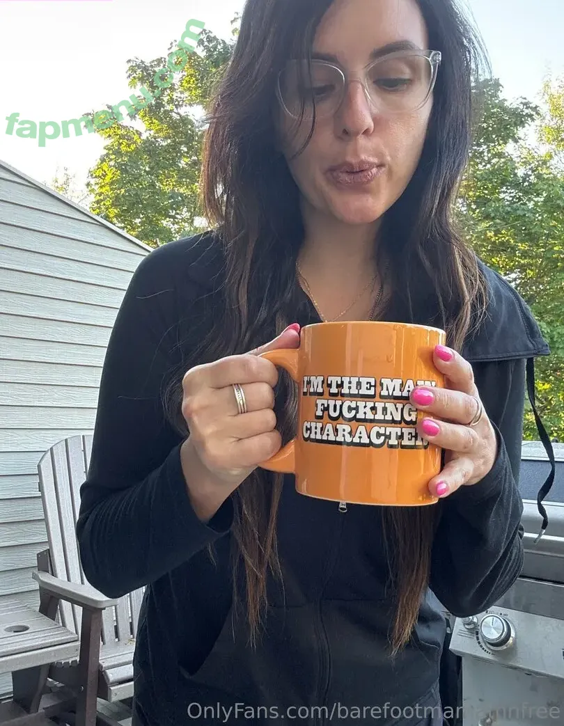 barefootmamamnfree nude photo #0057 (therealbarefootmamamn)