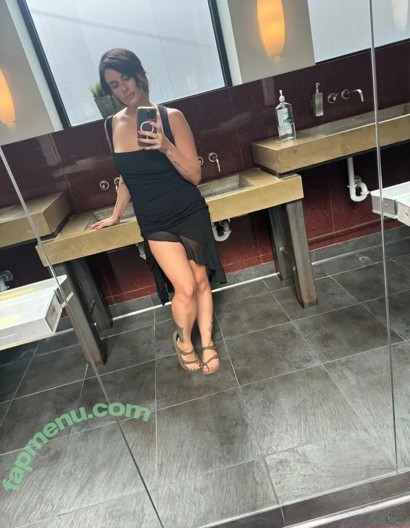 barefootmamamnfree nude photo #0064 (therealbarefootmamamn)