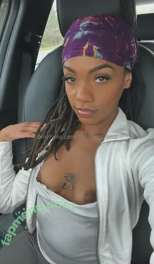 basedgoddess / the.basedgoddess nude photo #0007