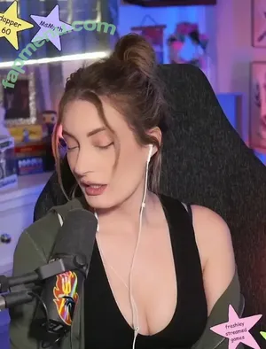 BasicWitGirl / tbhlessbasic nude photo #0182