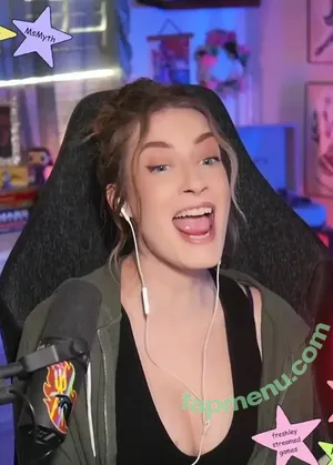 BasicWitGirl / tbhlessbasic nude photo #0192