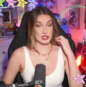 BasicWitGirl / tbhlessbasic nude photo #0240