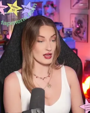 BasicWitGirl / tbhlessbasic nude photo #0247