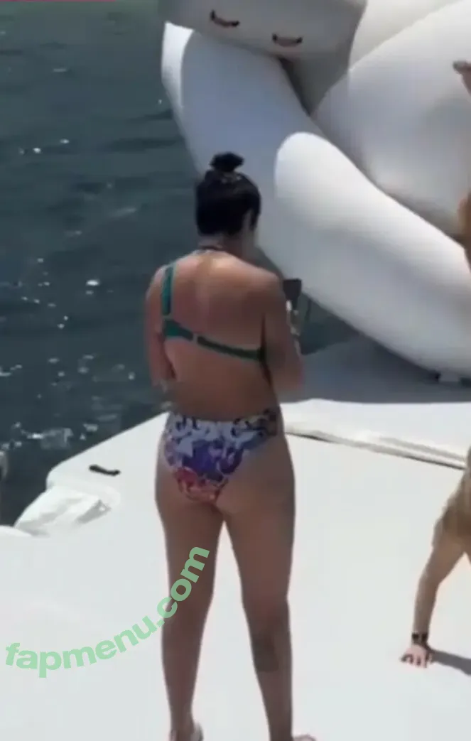 Bayley nude photo #1445 (Pamela Rose Martinez / bayley.r / itsmebayley)