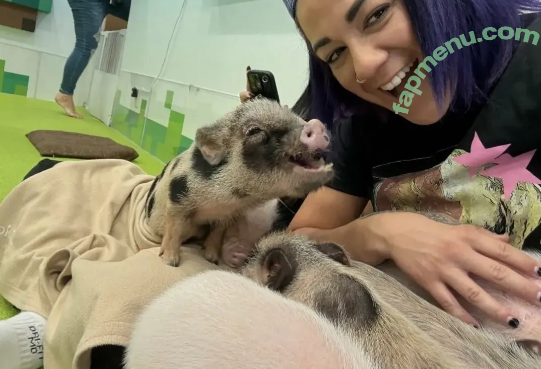 Bayley nude photo #1745 (Pamela Rose Martinez / bayley.r / itsmebayley)