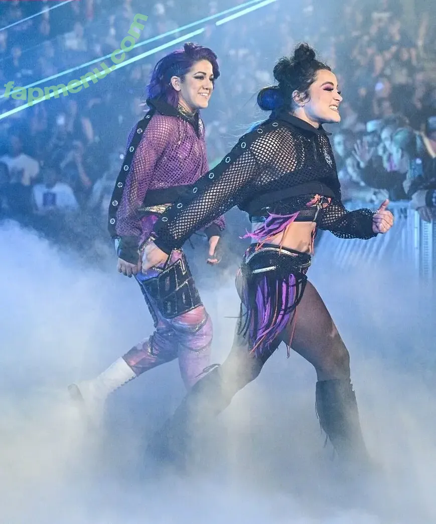 Bayley nude photo #1809 (Pamela Rose Martinez / bayley.r / itsmebayley)