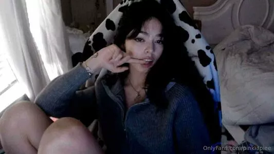 Bbaybeebirkin / beevibinn / chocoostrabieee / lilpinkiezzz / riukumabear nude photo #0002