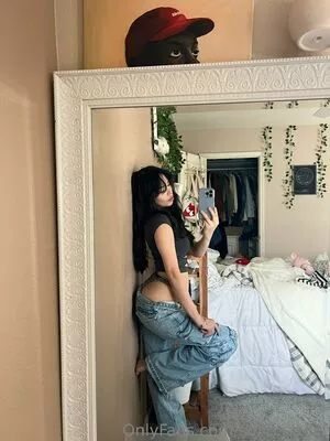 Bbaybeebirkin / beevibinn / chocoostrabieee / lilpinkiezzz / riukumabear nude photo #0022