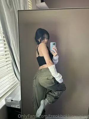 Bbaybeebirkin / beevibinn / chocoostrabieee / lilpinkiezzz / riukumabear nude photo #0040