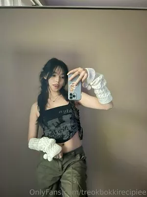 Bbaybeebirkin / beevibinn / chocoostrabieee / lilpinkiezzz / riukumabear nude photo #0047