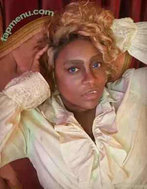  nude photo #0002