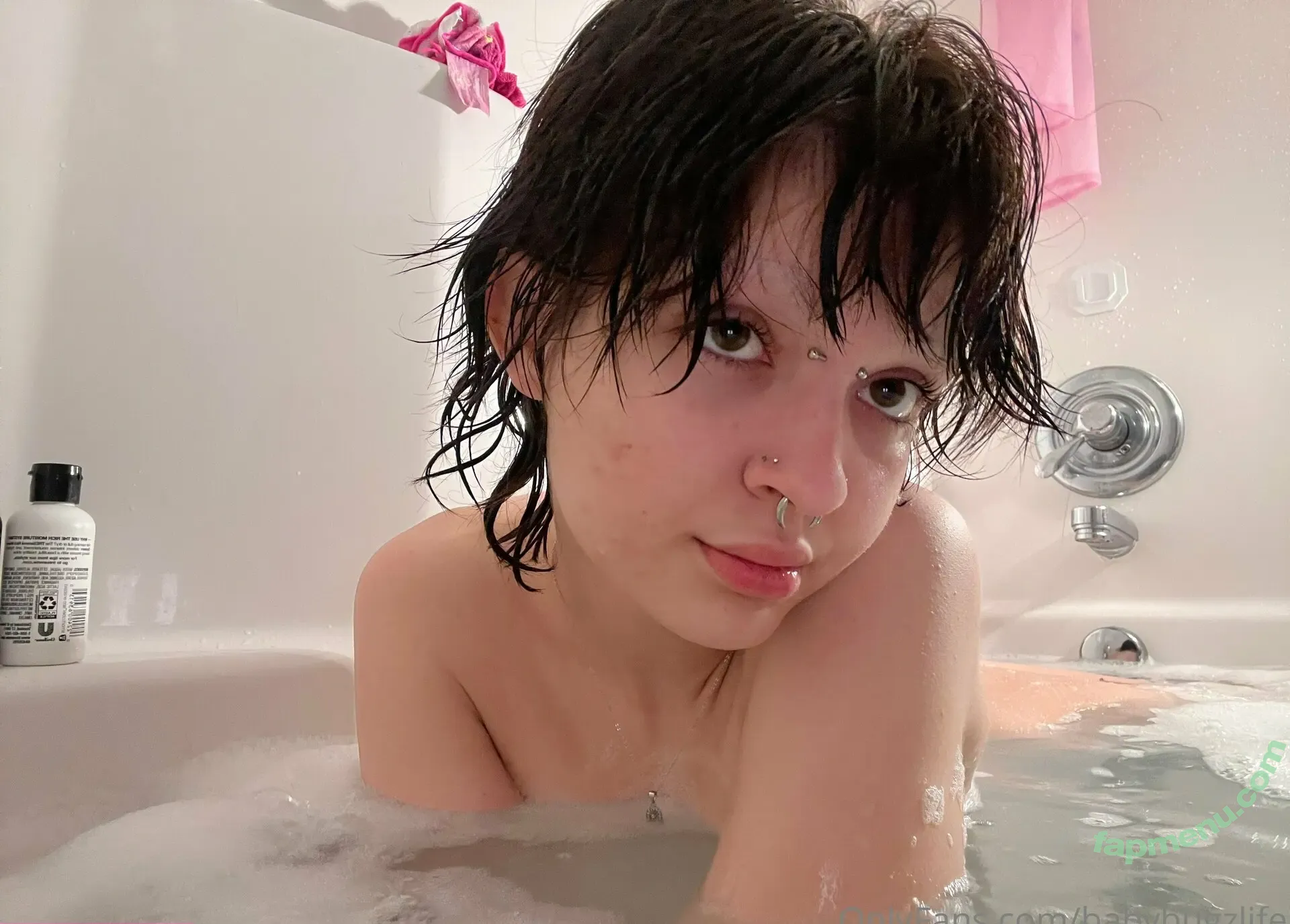 bby.bugz nude photo #0013 (bugsy.bby)