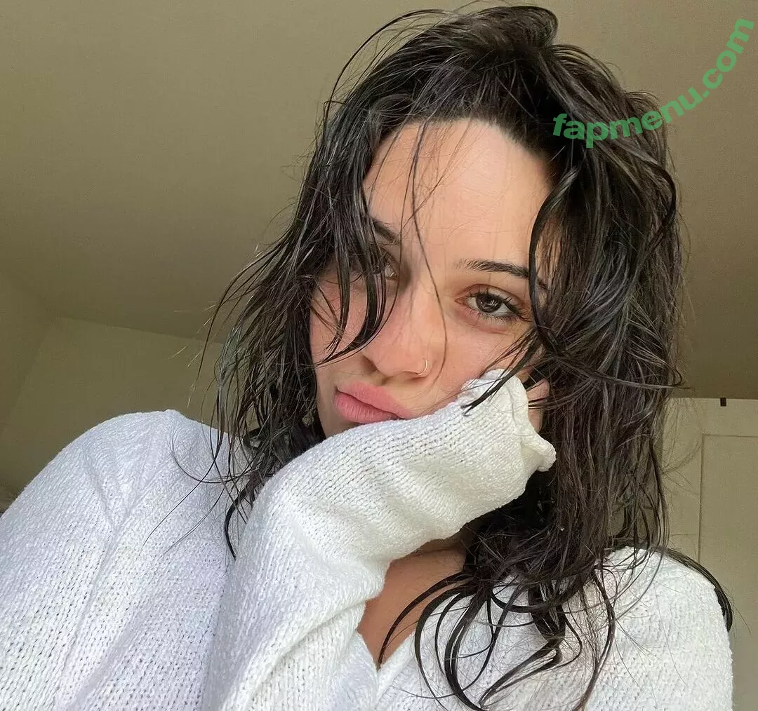 Bea Miller nude photo #0115 (beamiller)