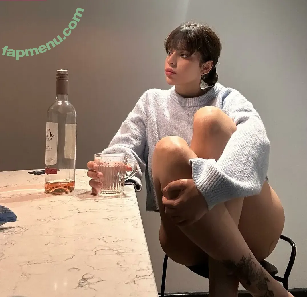 Bea Souza nude photo #0045 (bea.nfs / bea.s2.utiful)