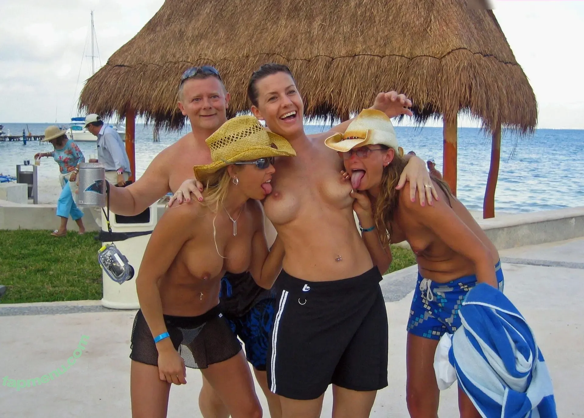 Beach nude photo #0814 (Beach)