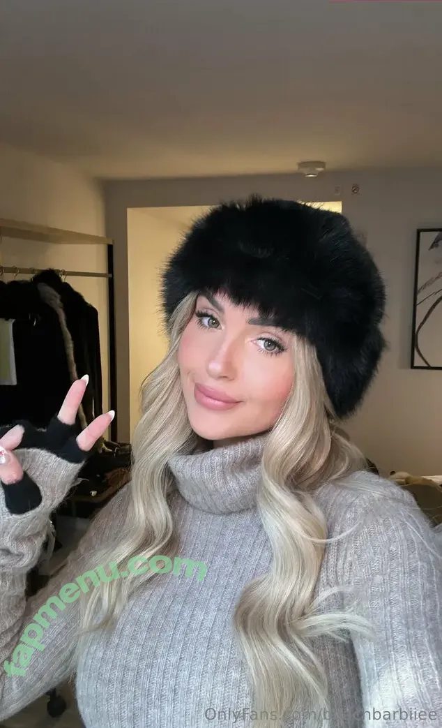 beachbarbiiee nude photo #0001 (beachbarbiiee)