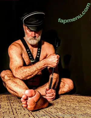 bearfoothunterplus / bearfoothunter1 nude photo #0076