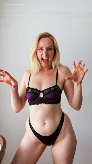 beatricehartley / itsbeahartley nude photo #0084