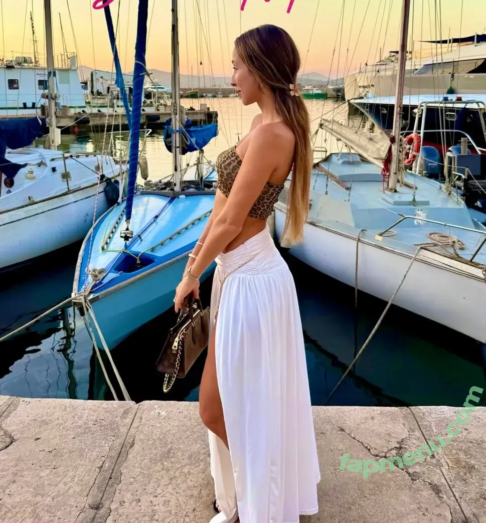 Beatriz Corbett nude photo #0091 (beatrizcorbett)