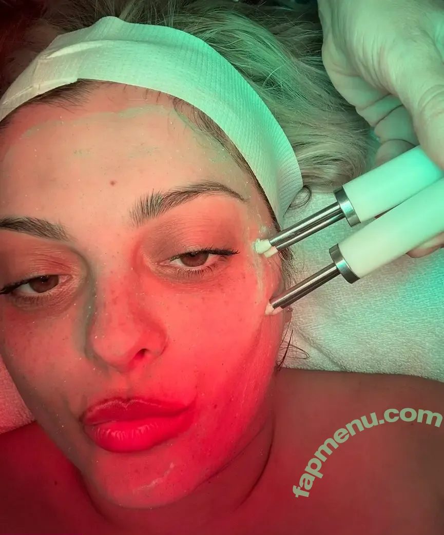 Bebe Rexha nude photo #0875 (beberexha / skylinevexx)