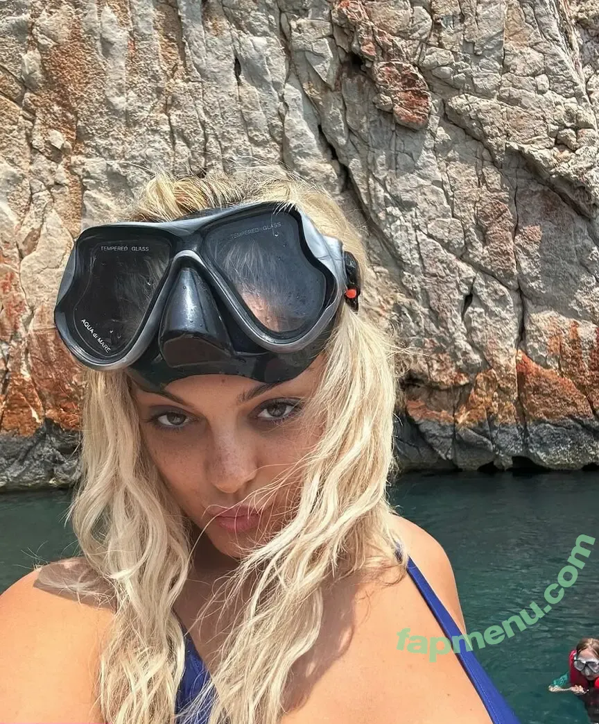 Bebe Rexha nude photo #0893 (beberexha / skylinevexx)