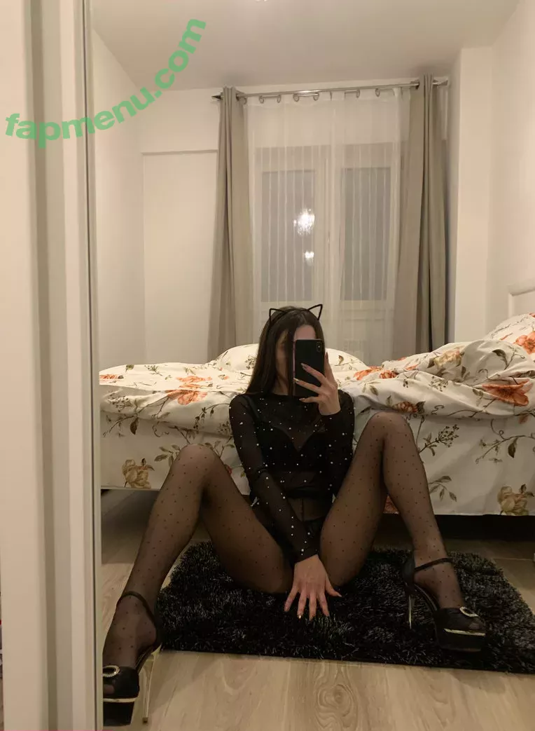 Bee.elina nude photo #0055 (Elibee / Elina / Elina_bee20 / elinabee)