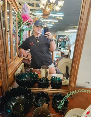 bee88i / bee_bowve88 nude photo #0367