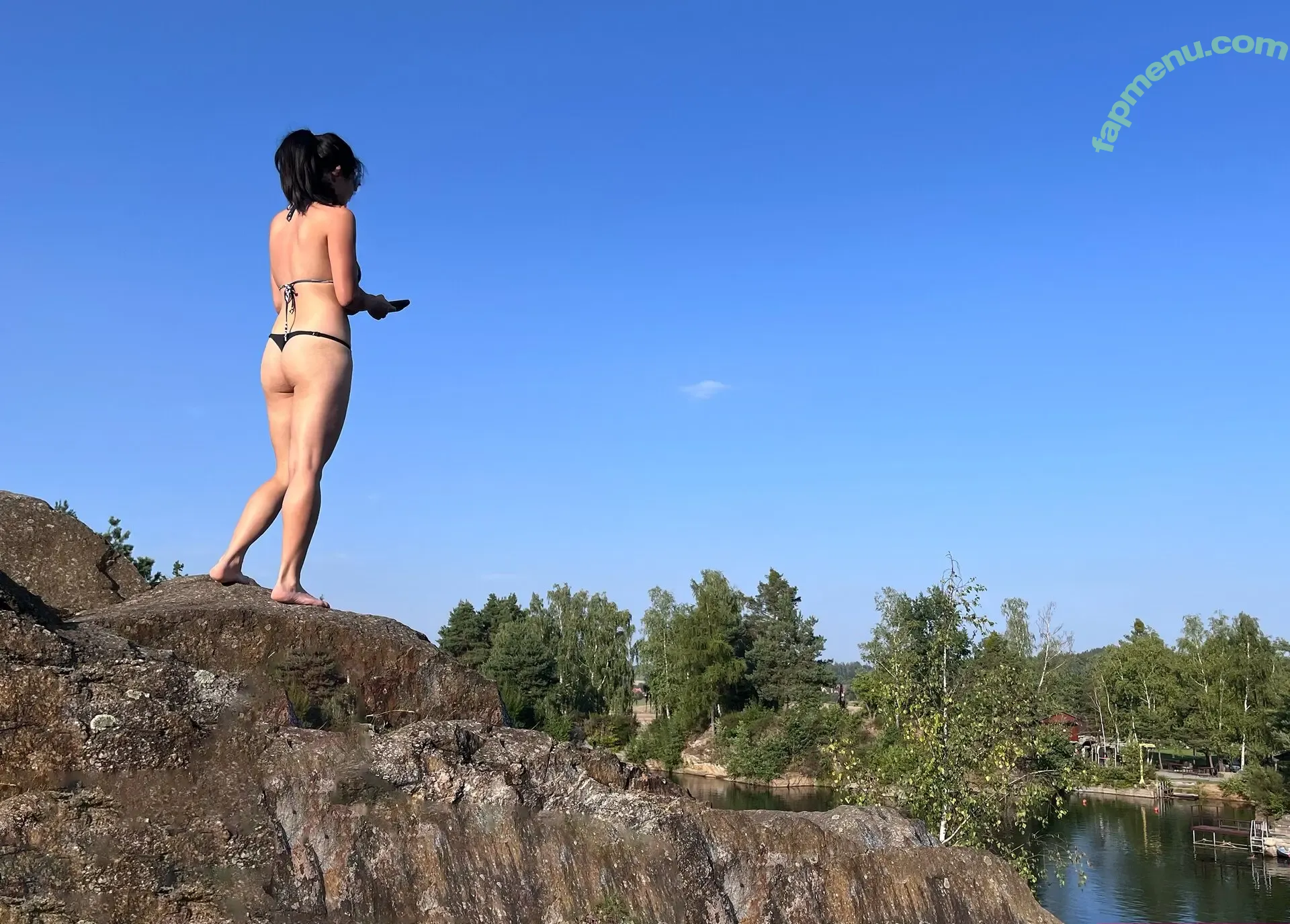 Bees-n-Puppies nude photo #0041 (bees_n_puppies / beesnpuppies)