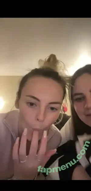 Beez ASMR / beezasmr nude photo #0008